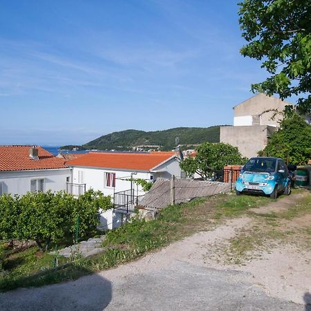 Strma Apartments Vis Luaran gambar