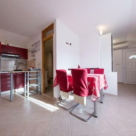 Strma Apartments Vis Luaran gambar