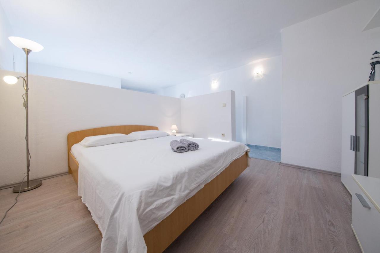 Strma Apartments Vis Luaran gambar