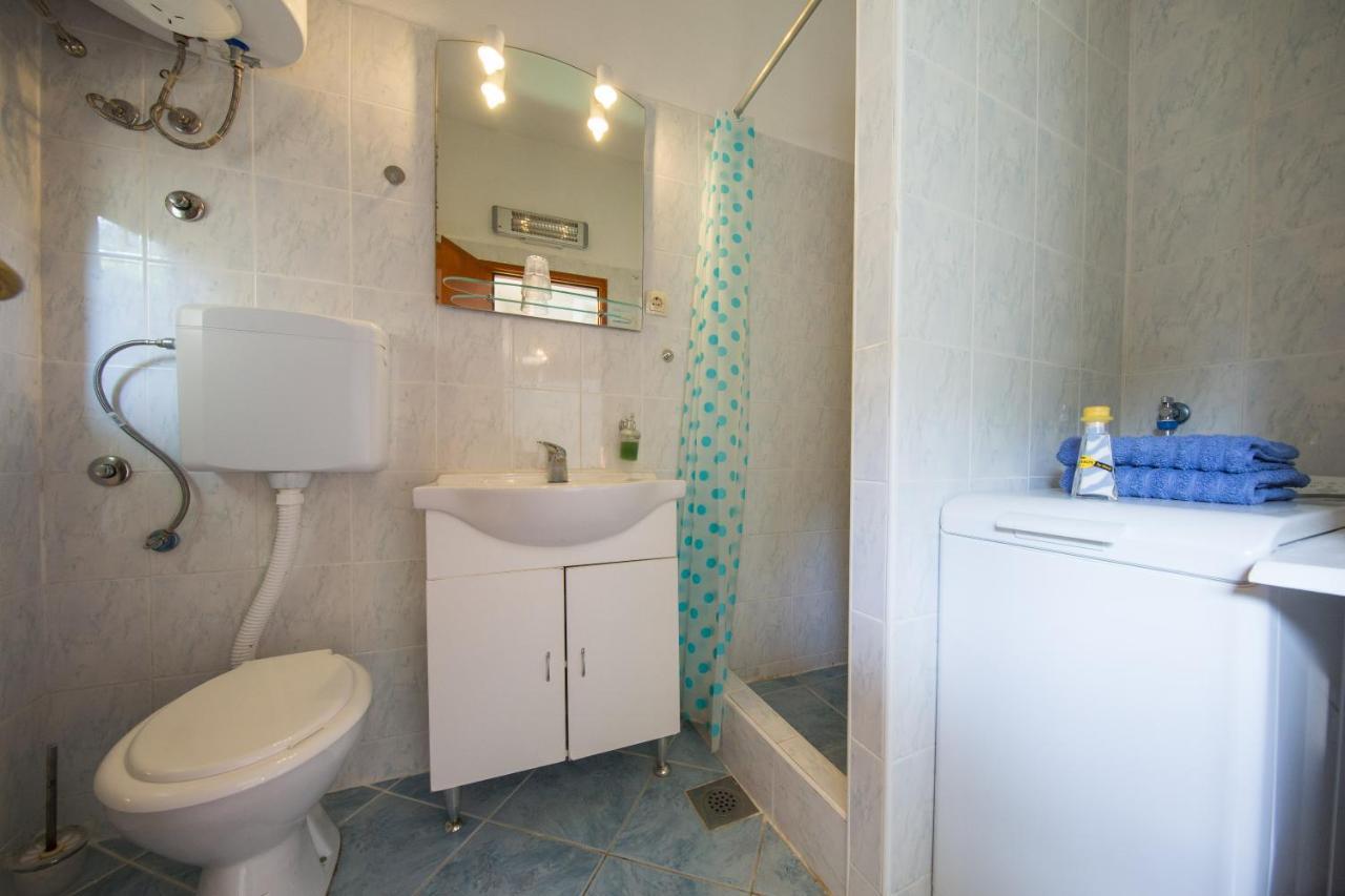 Strma Apartments Vis Luaran gambar