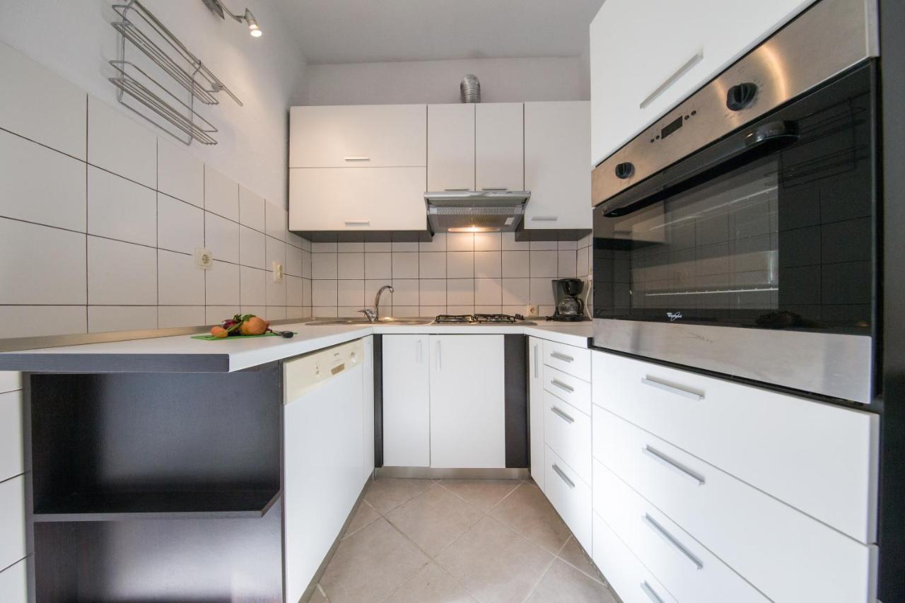 Strma Apartments Vis Luaran gambar