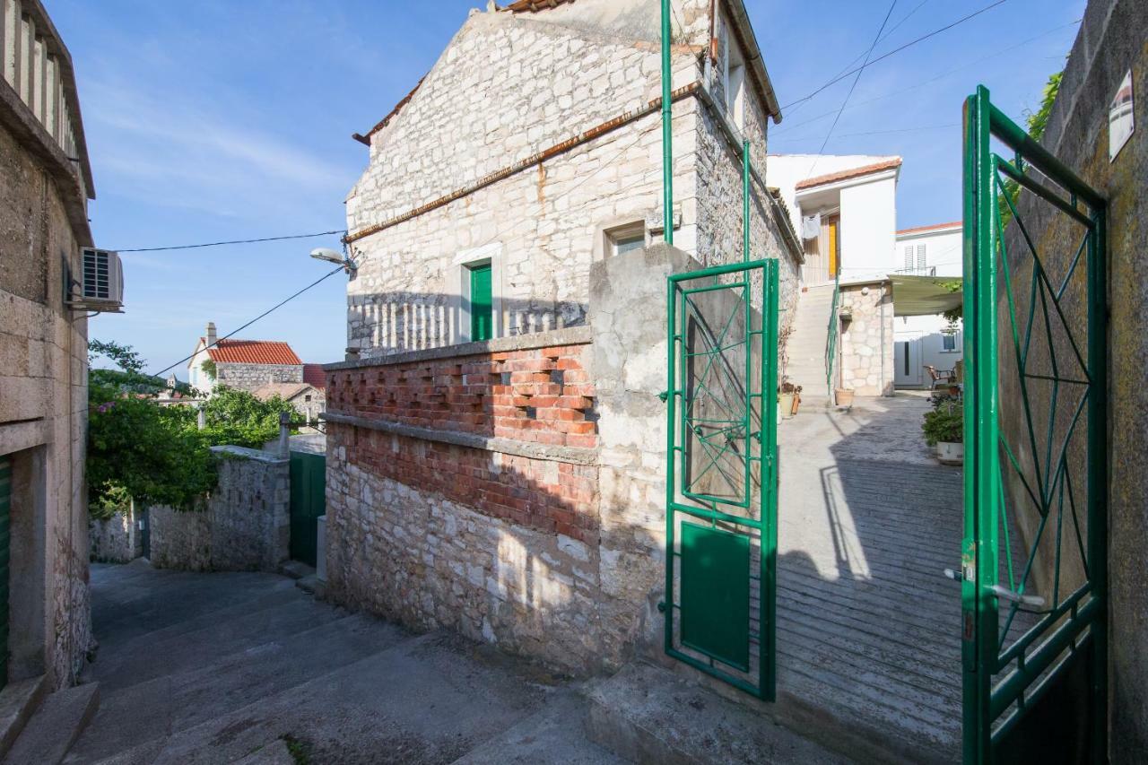 Strma Apartments Vis Luaran gambar