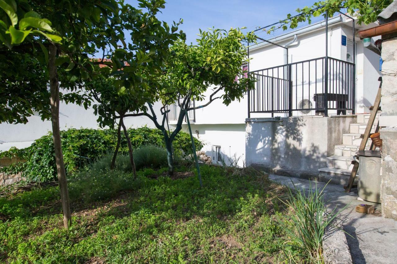 Strma Apartments Vis Luaran gambar