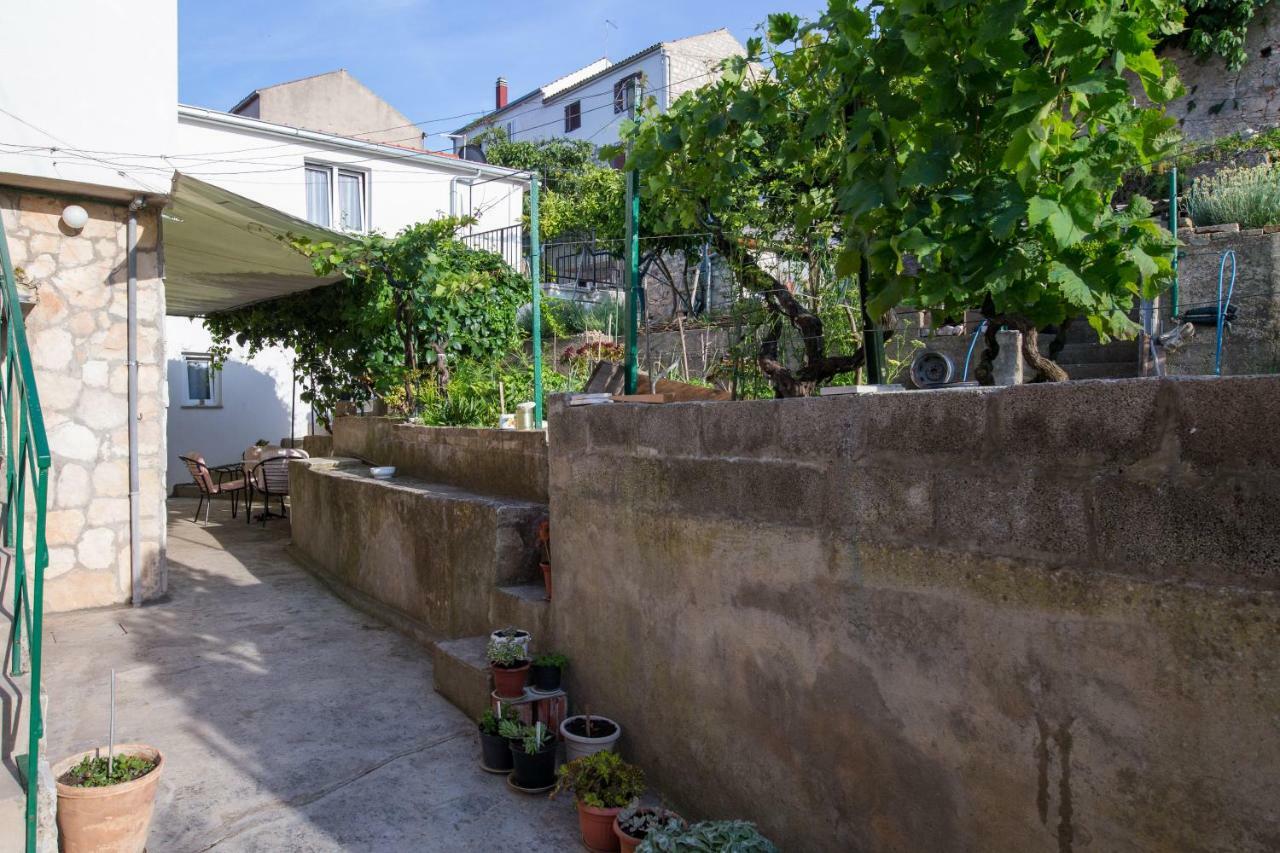 Strma Apartments Vis Luaran gambar