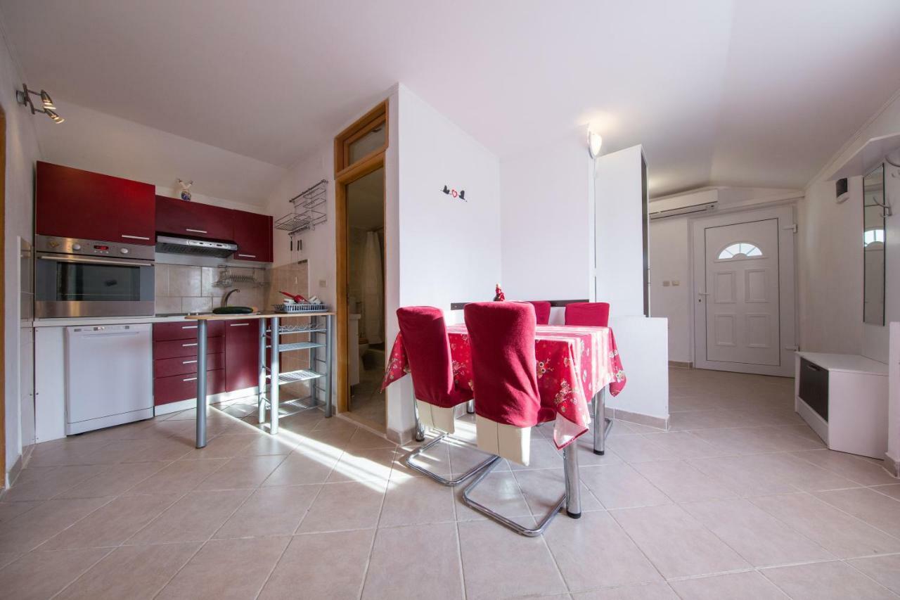 Strma Apartments Vis Luaran gambar