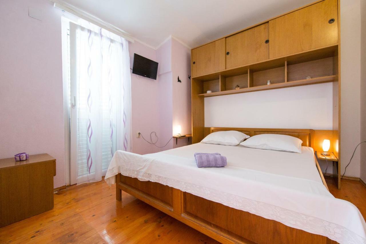 Strma Apartments Vis Luaran gambar