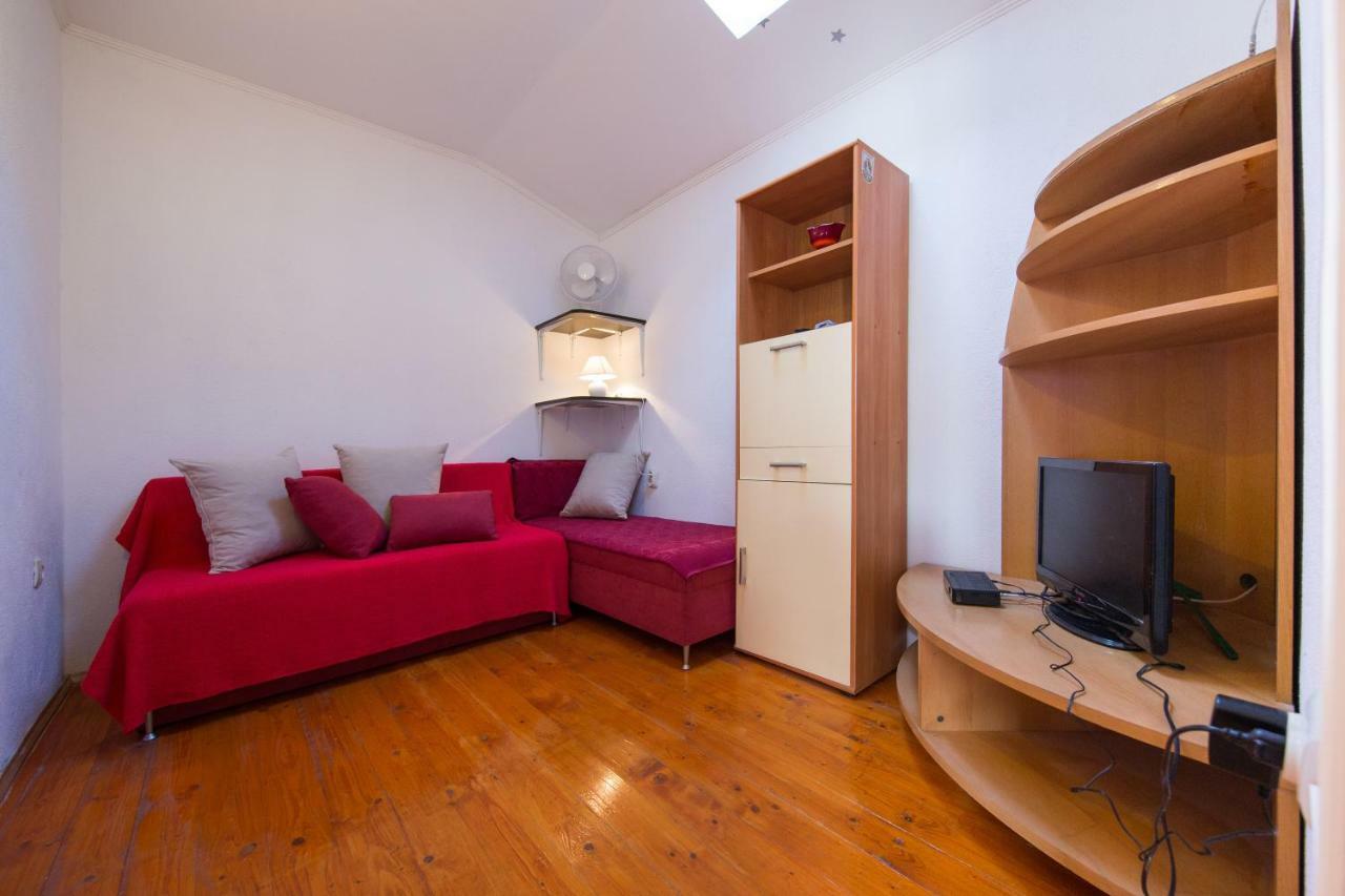 Strma Apartments Vis Luaran gambar