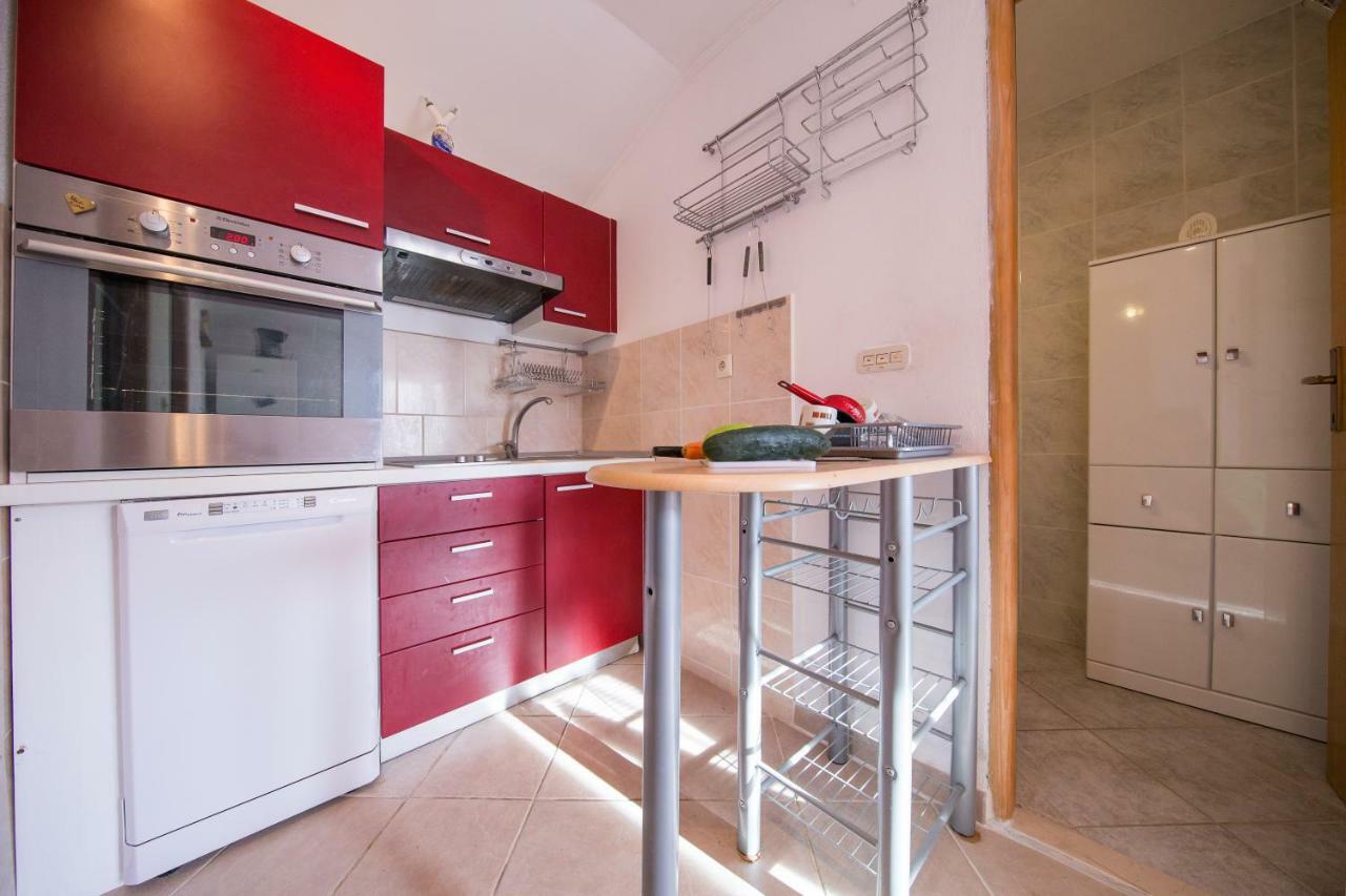 Strma Apartments Vis Luaran gambar