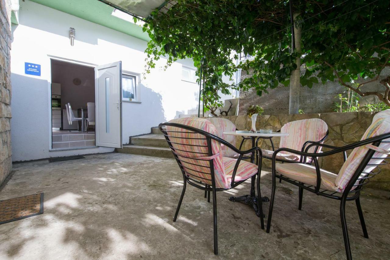 Strma Apartments Vis Luaran gambar