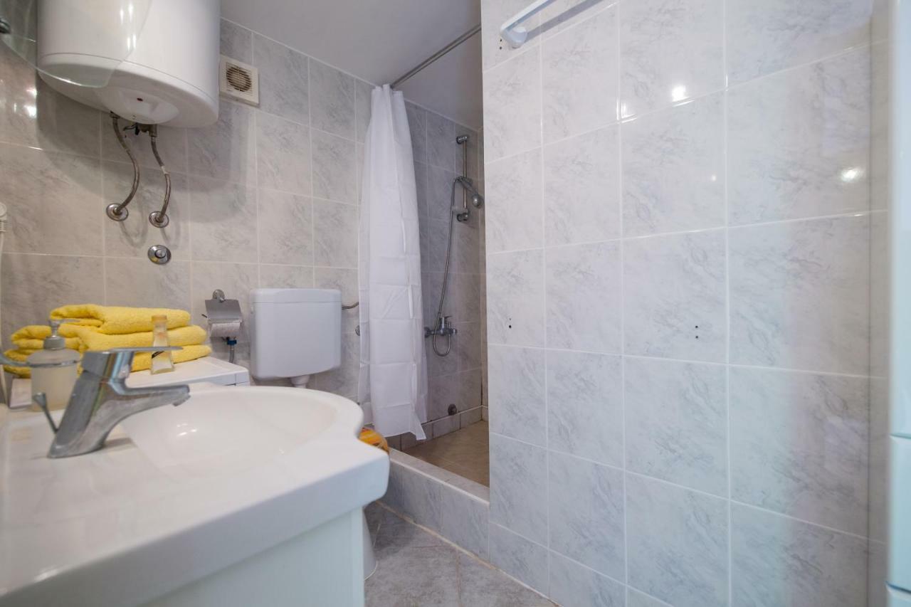 Strma Apartments Vis Luaran gambar