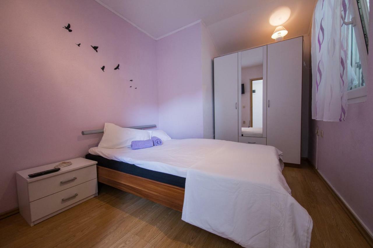 Strma Apartments Vis Luaran gambar
