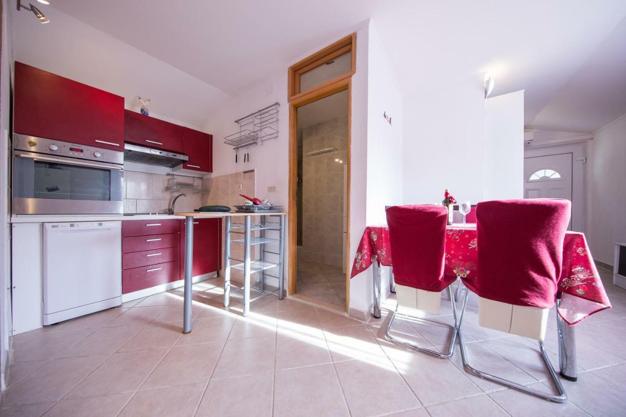 Strma Apartments Vis Luaran gambar