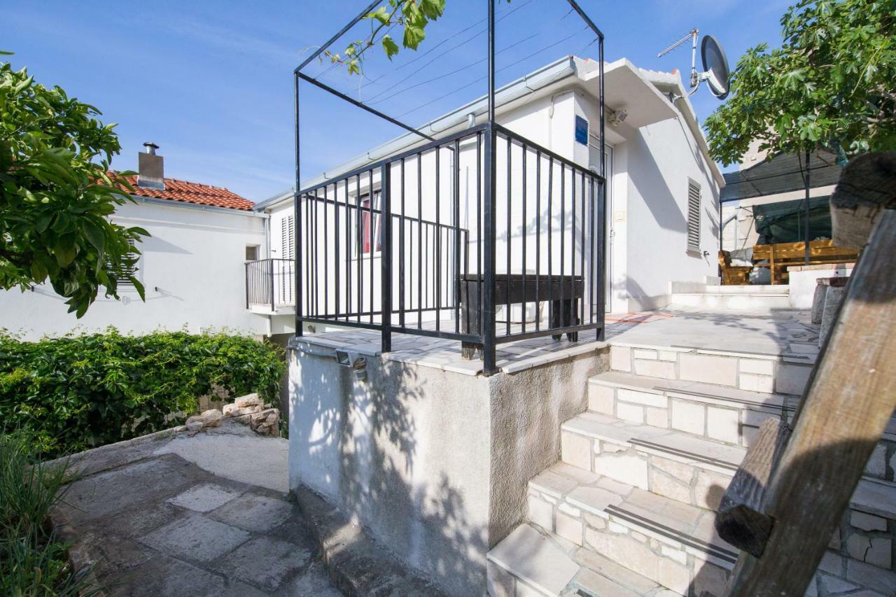 Strma Apartments Vis Luaran gambar