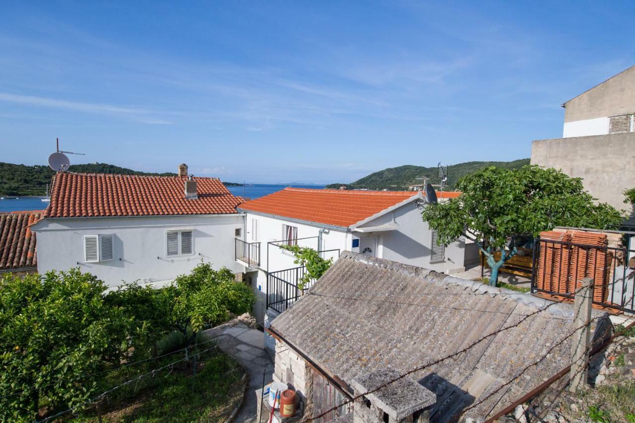 Strma Apartments Vis Luaran gambar